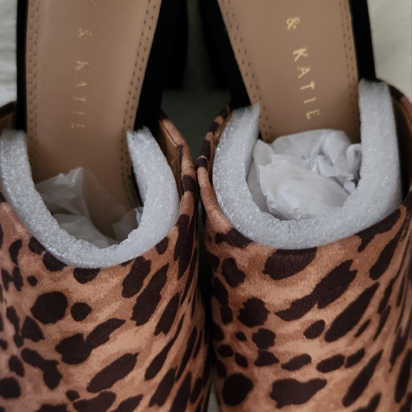 NWOT !!  KELLY AND KATIE CHEETAH SANDALS !! - Picture 5 of 5